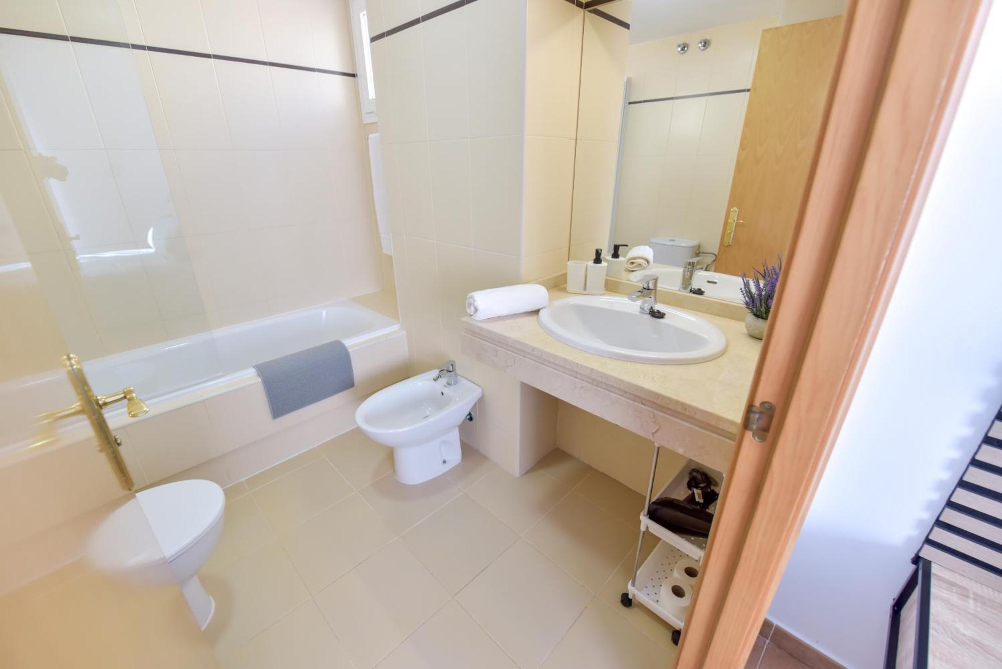 New Premium Apartment - Free Parking & Pools La Algaba Luaran gambar